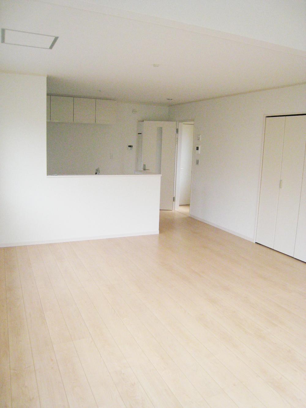 Same specifications photos (living)