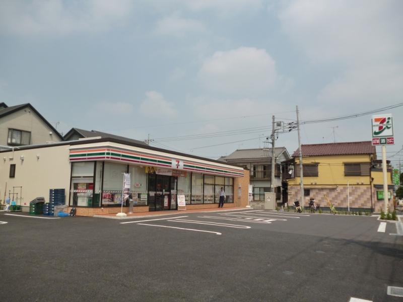 Convenience store. 439m to Seven-Eleven
