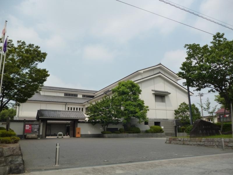 Streets around. 466m to the Provincial Museum