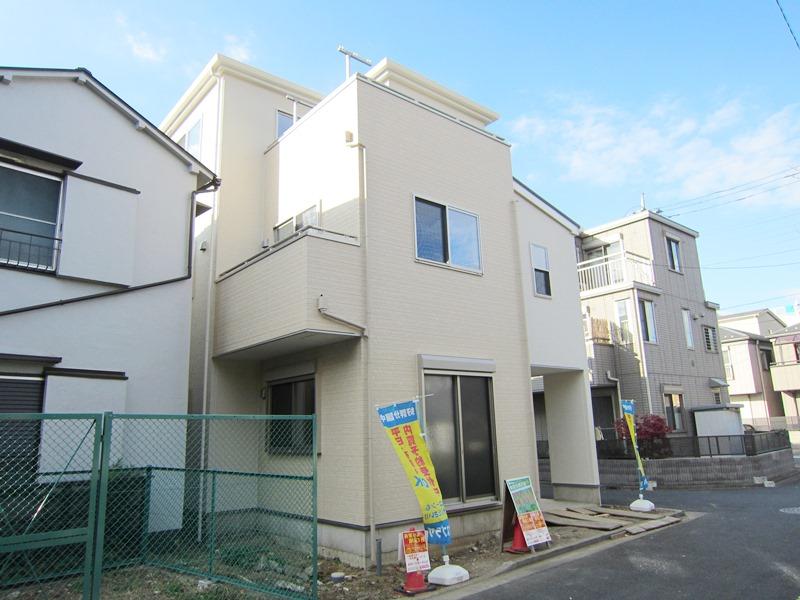 Local photos, including front road. Local (12 May 2013) Shooting