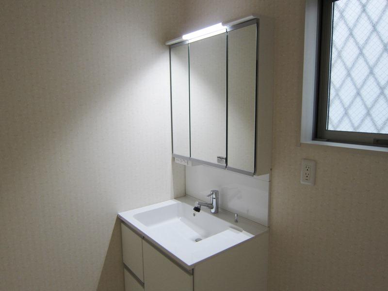 Wash basin, toilet. Bathroom vanity