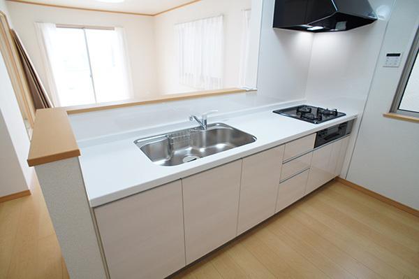 Kitchen. Face-to-face kitchen where you can enjoy a conversation with your family, even while cooking