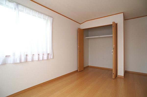 Non-living room. Glad storage space in the nursery