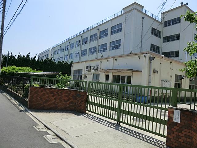 Junior high school. 483m to Adachi Ward Hanahatakitachu school