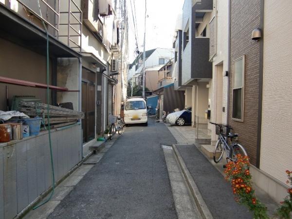 Local photos, including front road. Local (11 May 2013) Shooting