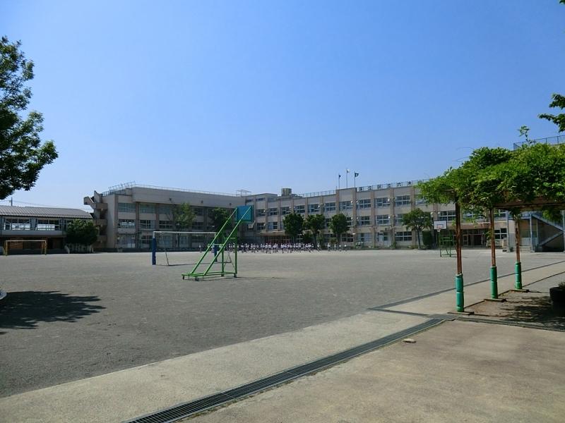 Primary school. Mutsuki until elementary school 830m