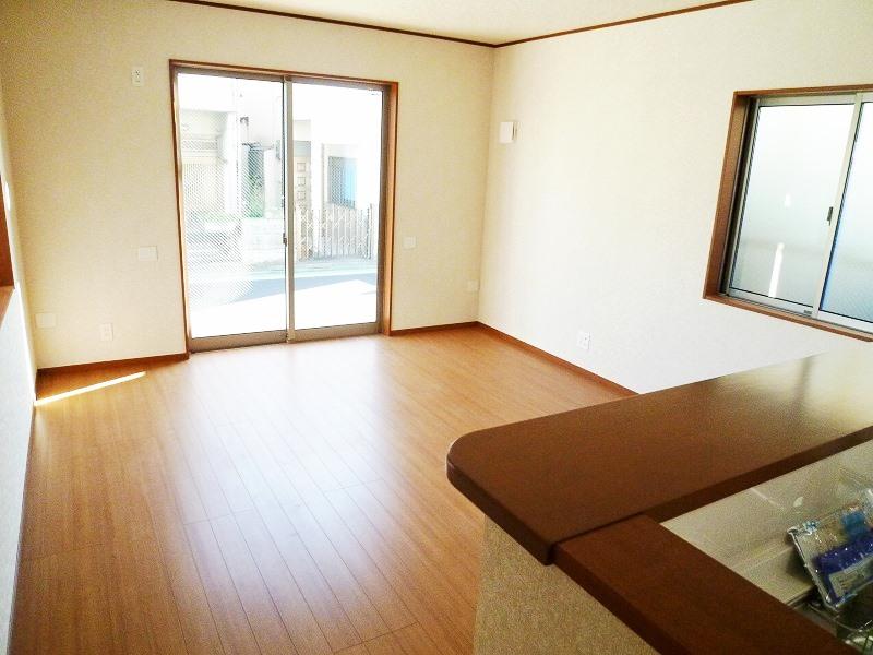 Living. Building 2 living