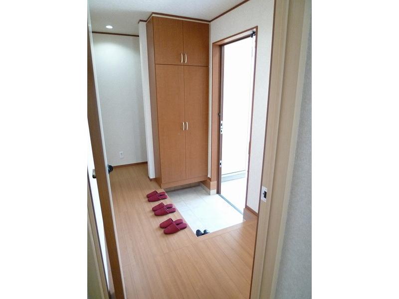 Entrance. Building 2 Entrance