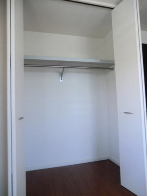 Receipt. Large closet equipped