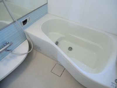 Bath. Spacious bus Reheating bathroom dryer