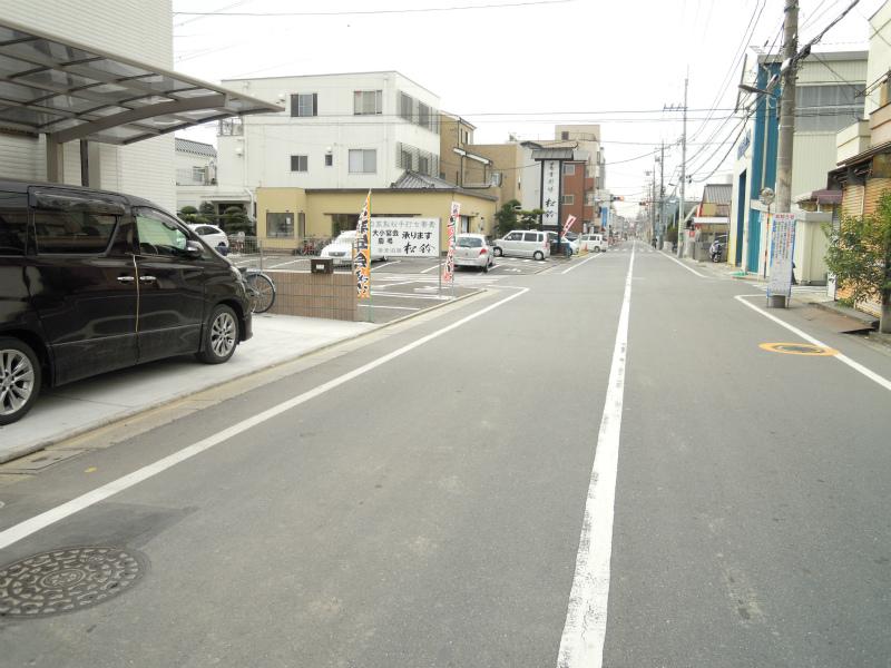 Local photos, including front road. Local (12 May 2013) Shooting