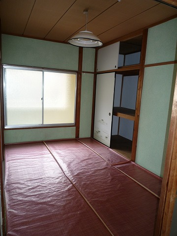 Living and room. 6 Pledge and 4.5 Pledge 2 room