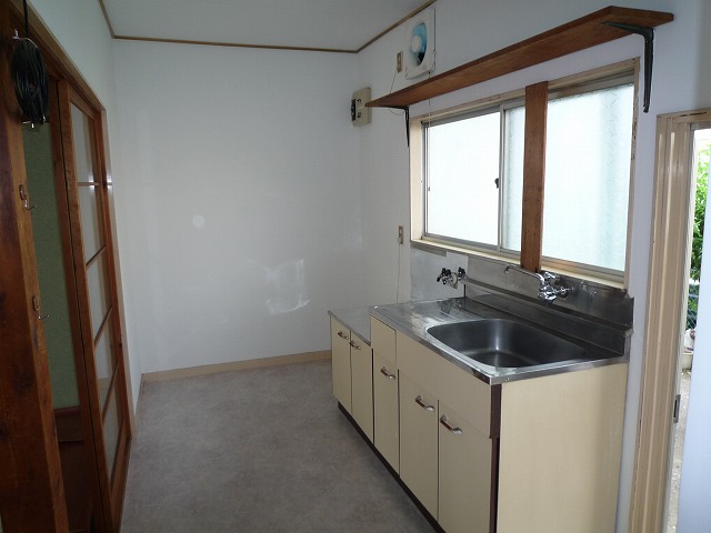 Kitchen. Gas stove can be installed, You can ventilation have windows