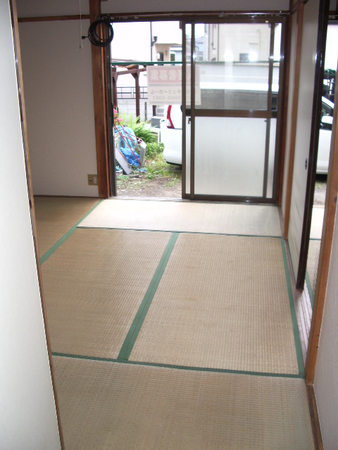 Living and room. Rumbling in the tatami ・  ・  ・ South-facing Japanese-style room