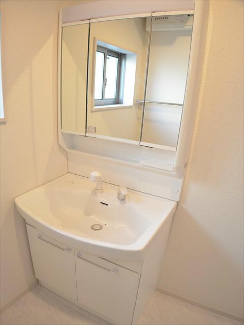 Wash basin, toilet. Fun dressing in a three-sided mirror