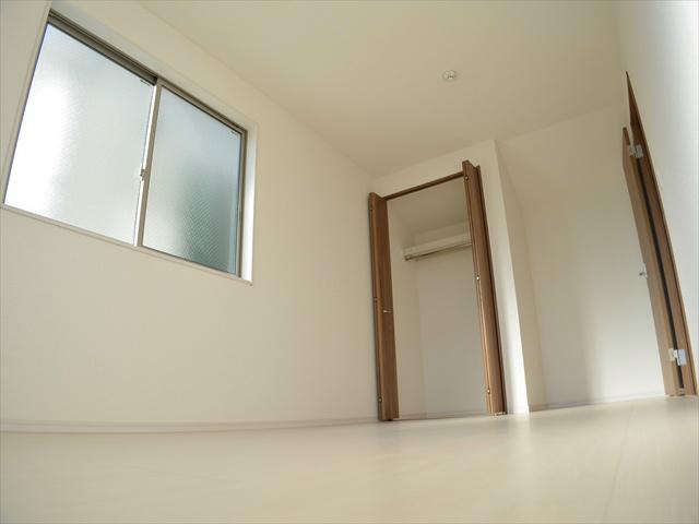 Non-living room. Yes each room storage