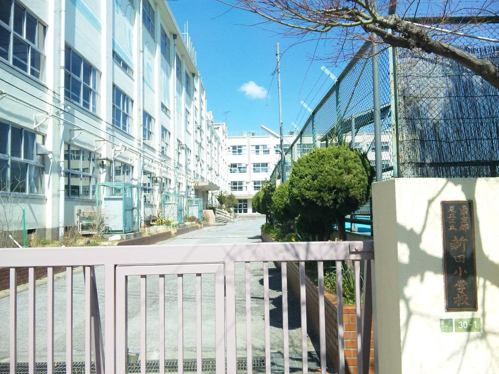 Junior high school. 1053m to Adachi Ward Nitta Gakuen