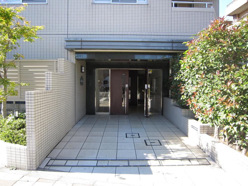 Entrance. Common areas