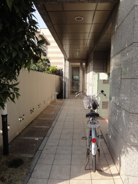 Entrance. Auto entrance with lock