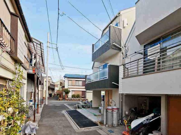 Local appearance photo. Local (2013.12)