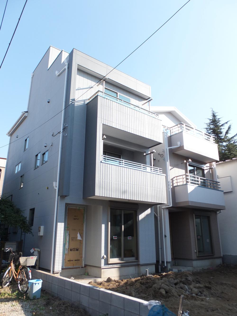 Local photos, including front road. Local (12 May 2013) Shooting