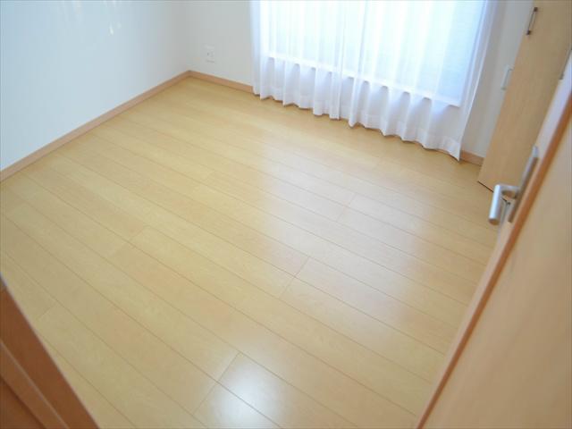 Non-living room. Storage is also available in each room