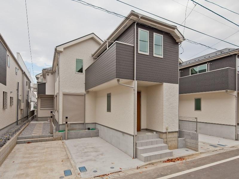 Local appearance photo. Local (11 May 2013) Shooting, Building 3