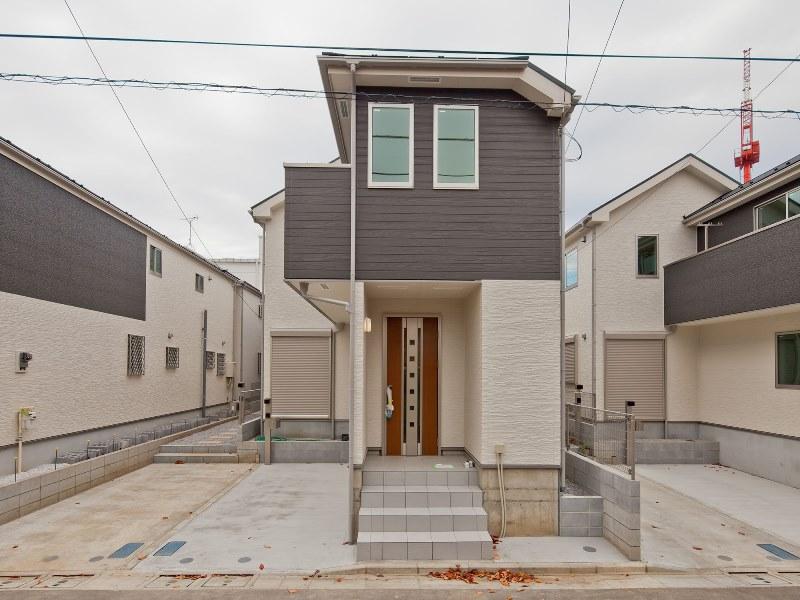 Local appearance photo. Local (11 May 2013) Shooting, Building 3