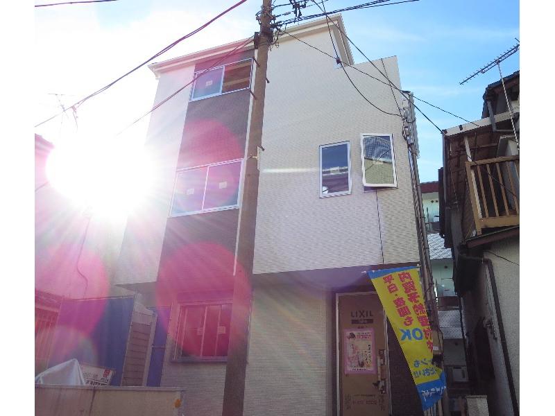 Local appearance photo. Local (12 May 2013) Shooting