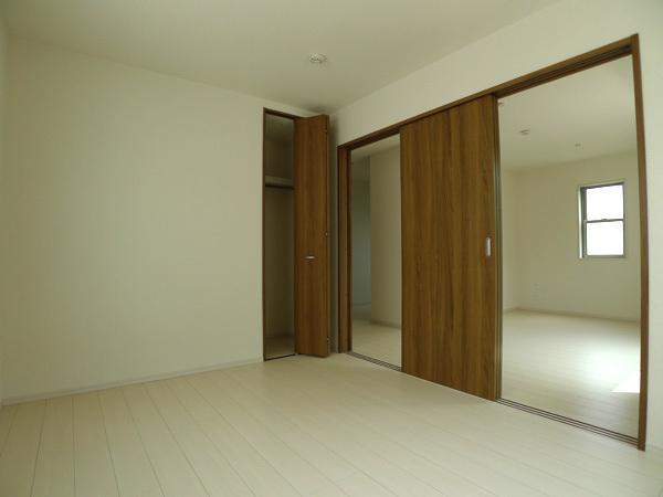 Non-living room. 8 Building