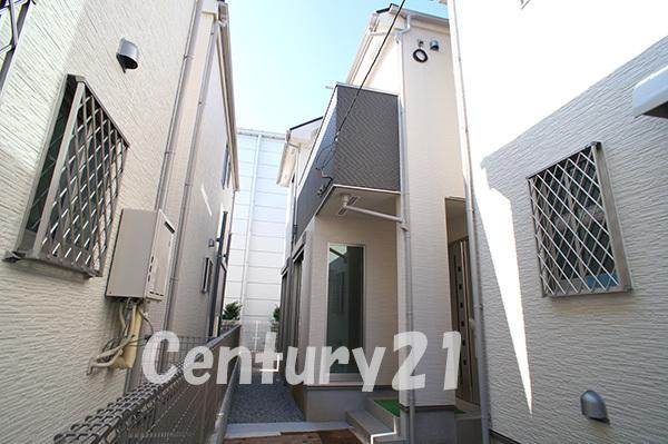 Local appearance photo. 8 Building