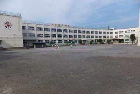 Primary school. 476m to Adachi Ward Toneri Elementary School