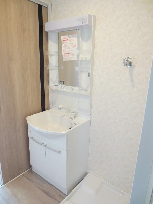 Wash basin, toilet. Local (12 May 2013) Shooting