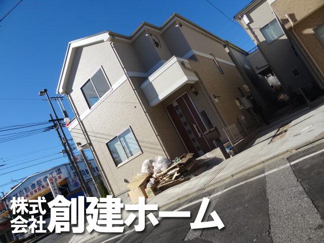 Local photos, including front road. For the southeast corner lot, Day is good! Since the wide road, Garage is also a breeze