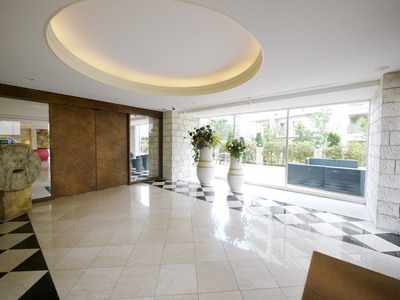 Other. 1m to lobby (Other)