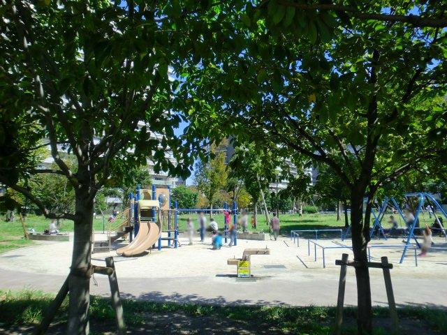 park. 200m to Nishiarai Sakae park