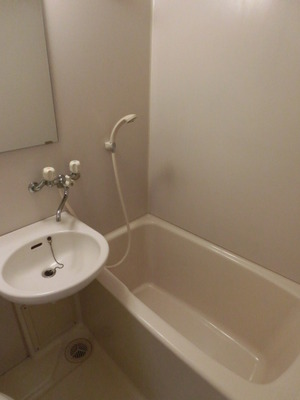 Bath. Bathing of the unit bus