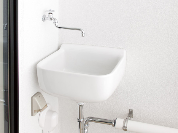 balcony ・ terrace ・ Private garden.  [Slop sink] The balcony was equipped with a slop sink. Fetching water or the like can be on the balcony, Gardening, such as the convenient. It is equipment that leads to life of moisture (except for H type).