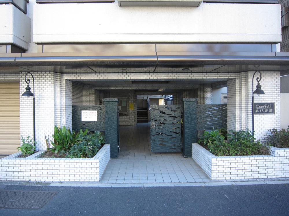 Entrance. Common areas
