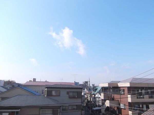 View photos from the dwelling unit. Good view!