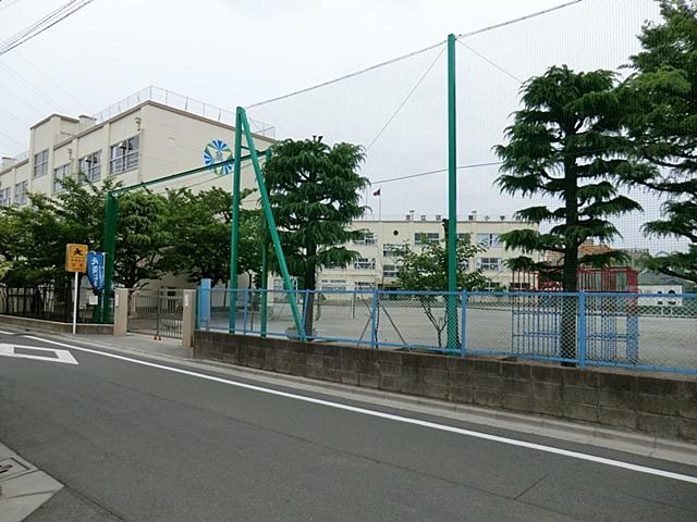Primary school. Closeness of a 4-minute walk from the elementary school to attend until the fan elementary school 250m 6 years. Easy going even lower grades of children distance.