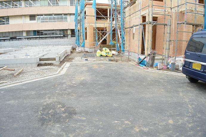 Local photos, including front road. Living environment good location