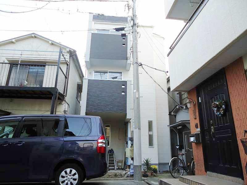 Local photos, including front road. Local (12 May 2013) Shooting