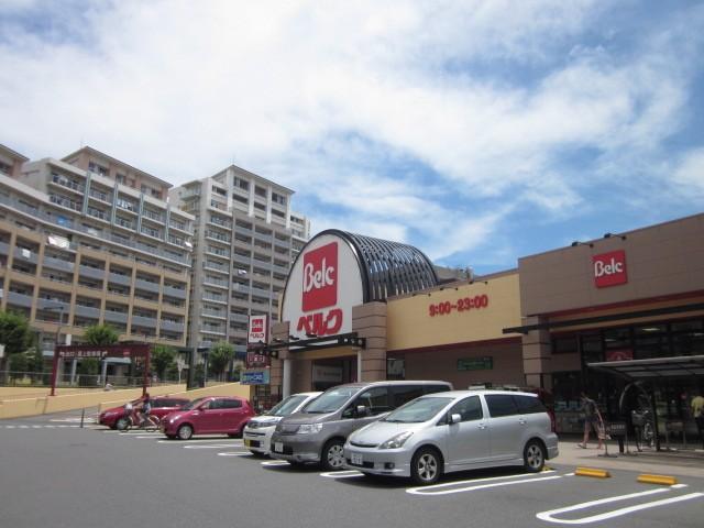 Supermarket. 300m until Berg Adachi Nitta shop