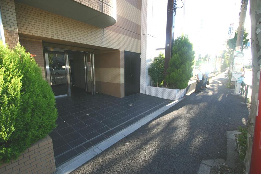 Entrance. prince ・ Akabane ・ Previous Nishiarai Station Bus Stop eyes!