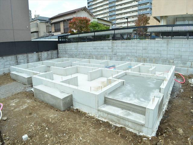 Local appearance photo. Car space two Allowed