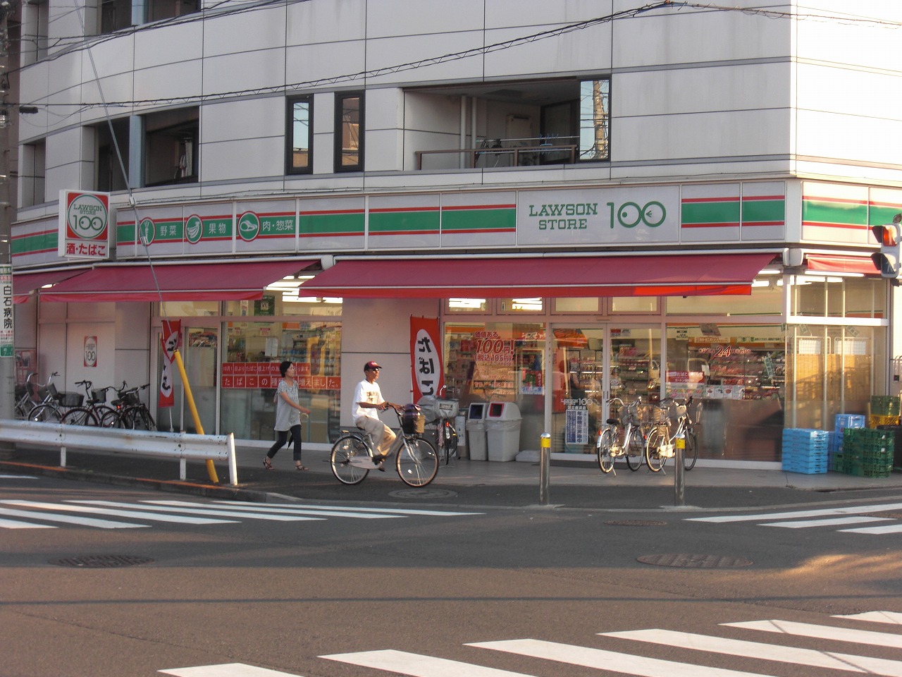 Convenience store. STORE100 Adachi Shikahama store up (convenience store) 469m