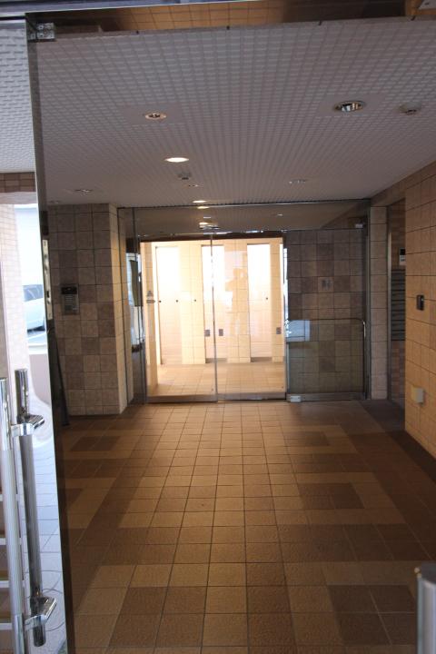 Entrance. Entrance was imposing appropriate to hospitality (2013 October shooting)