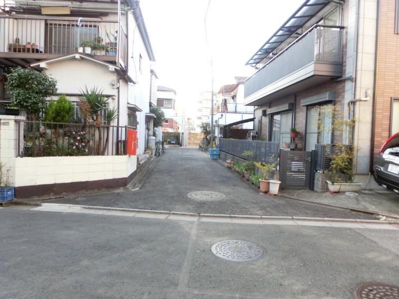 Local photos, including front road. Local (12 May 2013) Shooting