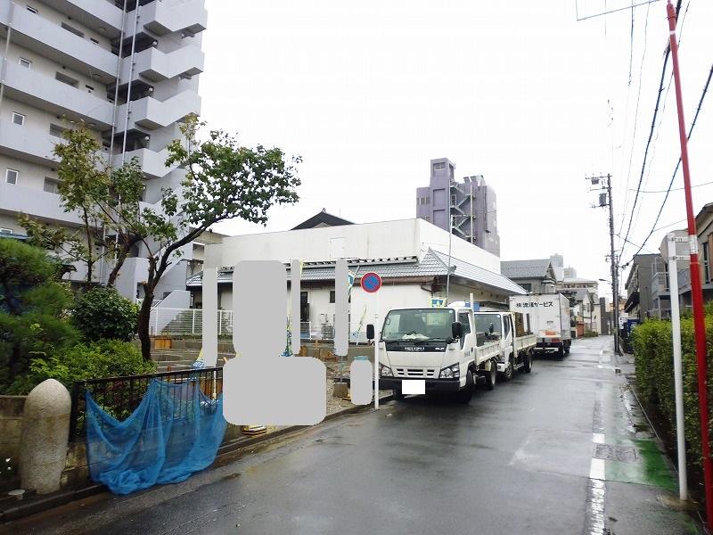 Local photos, including front road. Local (10 May 2013) Shooting